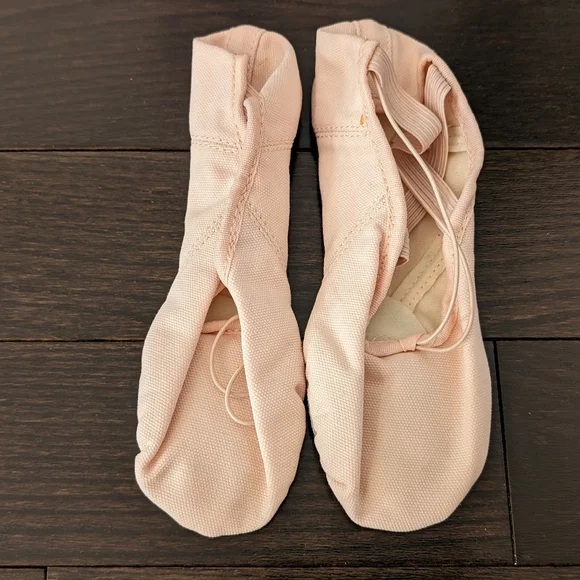 Capezio Womens 2028 Canvas Juliet Ballet Shoes/Slippers, 5.5 Wide (5 1/2 W) - Picture 3 of 5